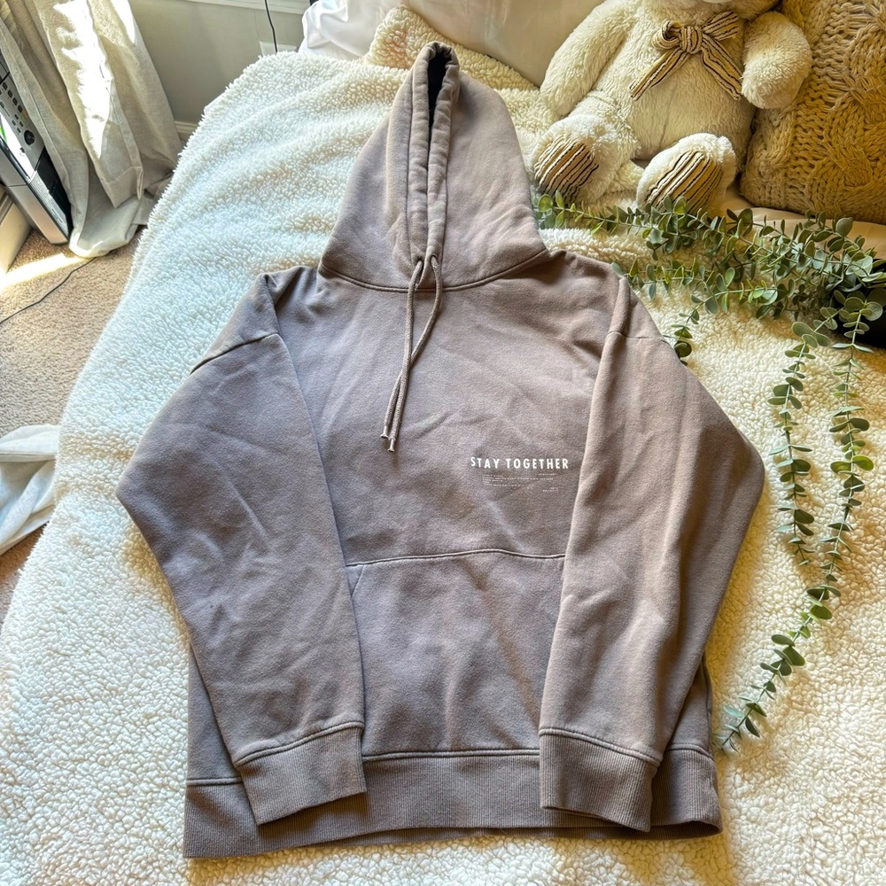 Relaxed fit H&M Graphic Hoodie. Excellent condition,
oversized fit.
